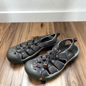 Mens Keen waterproof closed toe synch tie sandals hiking water shoes size 11